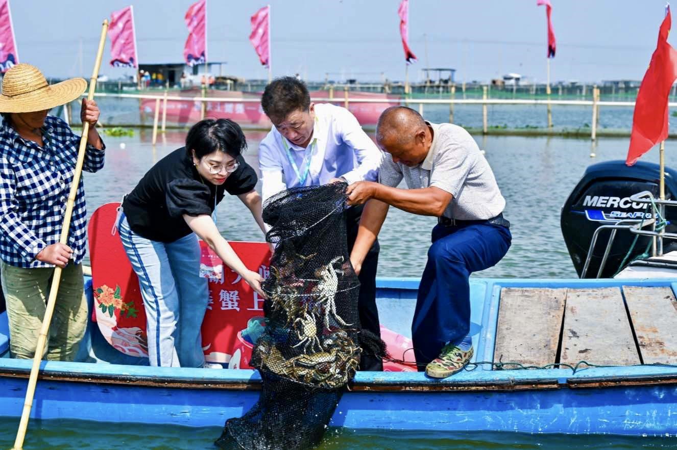 阳澄湖今日开捕！第一篓大闸蟹连续6年花落天猫