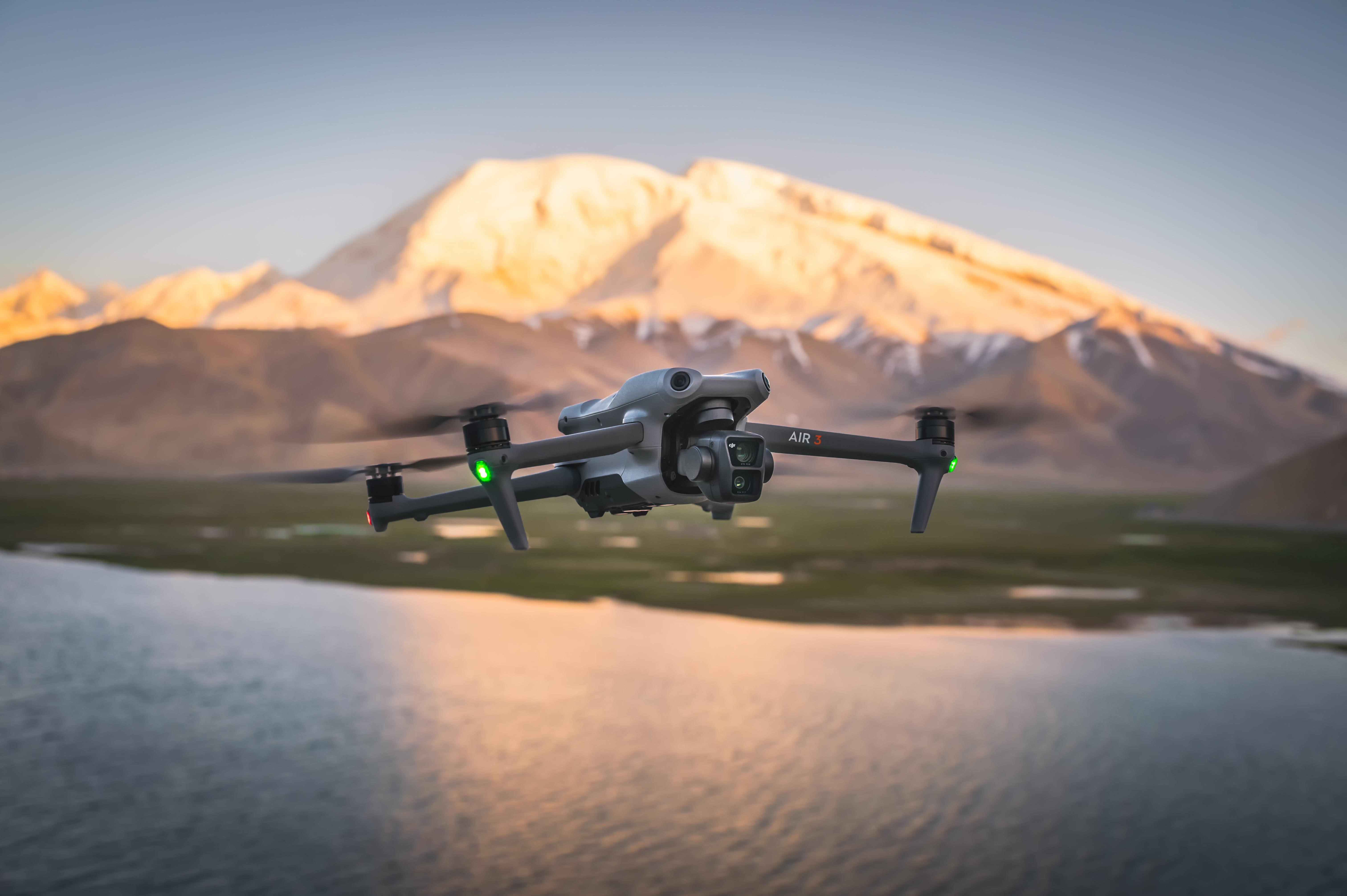 大疆正式发布新一代双主摄航拍机DJI Air 3