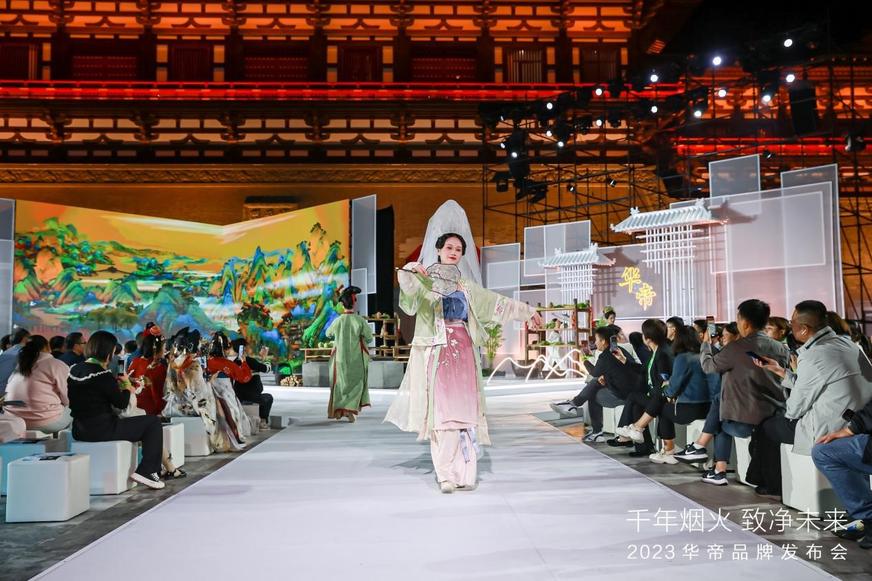 对话历史、见证当下、看到未来：2023华帝品牌发布会引领高端净洁厨房