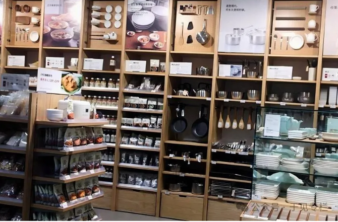 被中产抛弃的无印良品，还在疯狂扩店