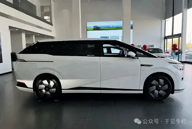 高开低走,小鹏汽车X9捅不破“高端化”窗户纸 高开低走,小鹏汽车X9捅不破“高端化”窗户纸