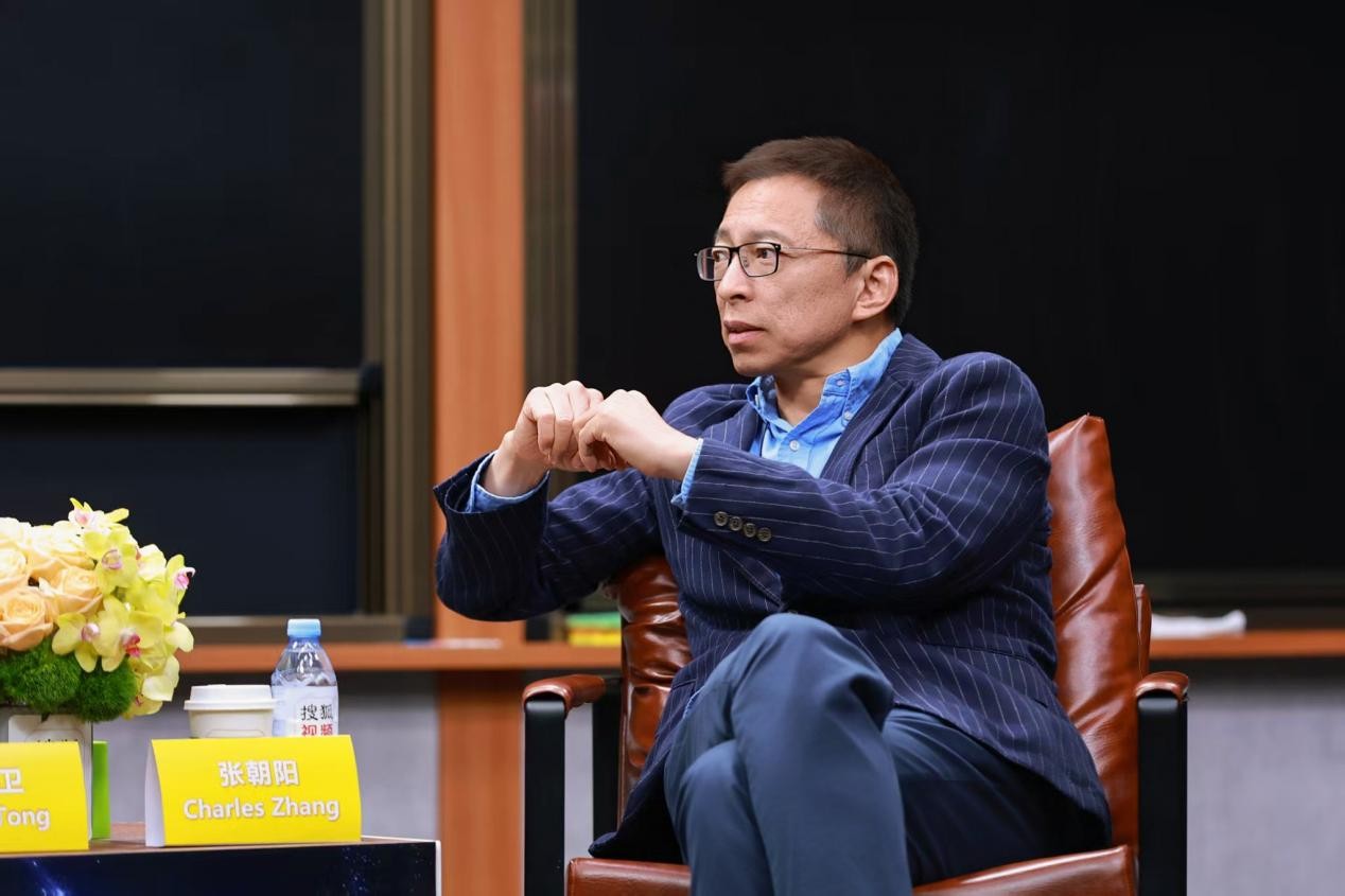 张朝阳对话物理学家David Tong:谈经典物理、场论革命和宇宙密码 张朝阳对话物理学家David Tong:谈经典物理、场论革命和宇宙密码