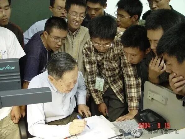 锐思考 | 杨振宁:重塑21世纪物理学并领航中国科学的世纪巨匠 锐思考 | 杨振宁:重塑21世纪物理学并领航中国科学的世纪巨匠