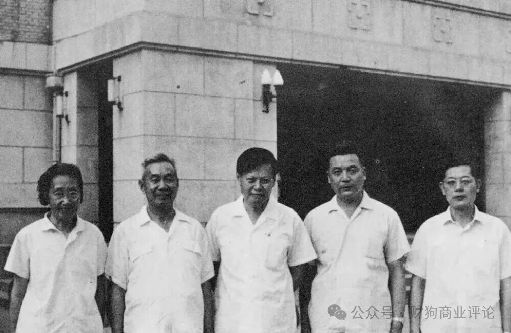 锐思考 | 杨振宁:重塑21世纪物理学并领航中国科学的世纪巨匠 锐思考 | 杨振宁:重塑21世纪物理学并领航中国科学的世纪巨匠