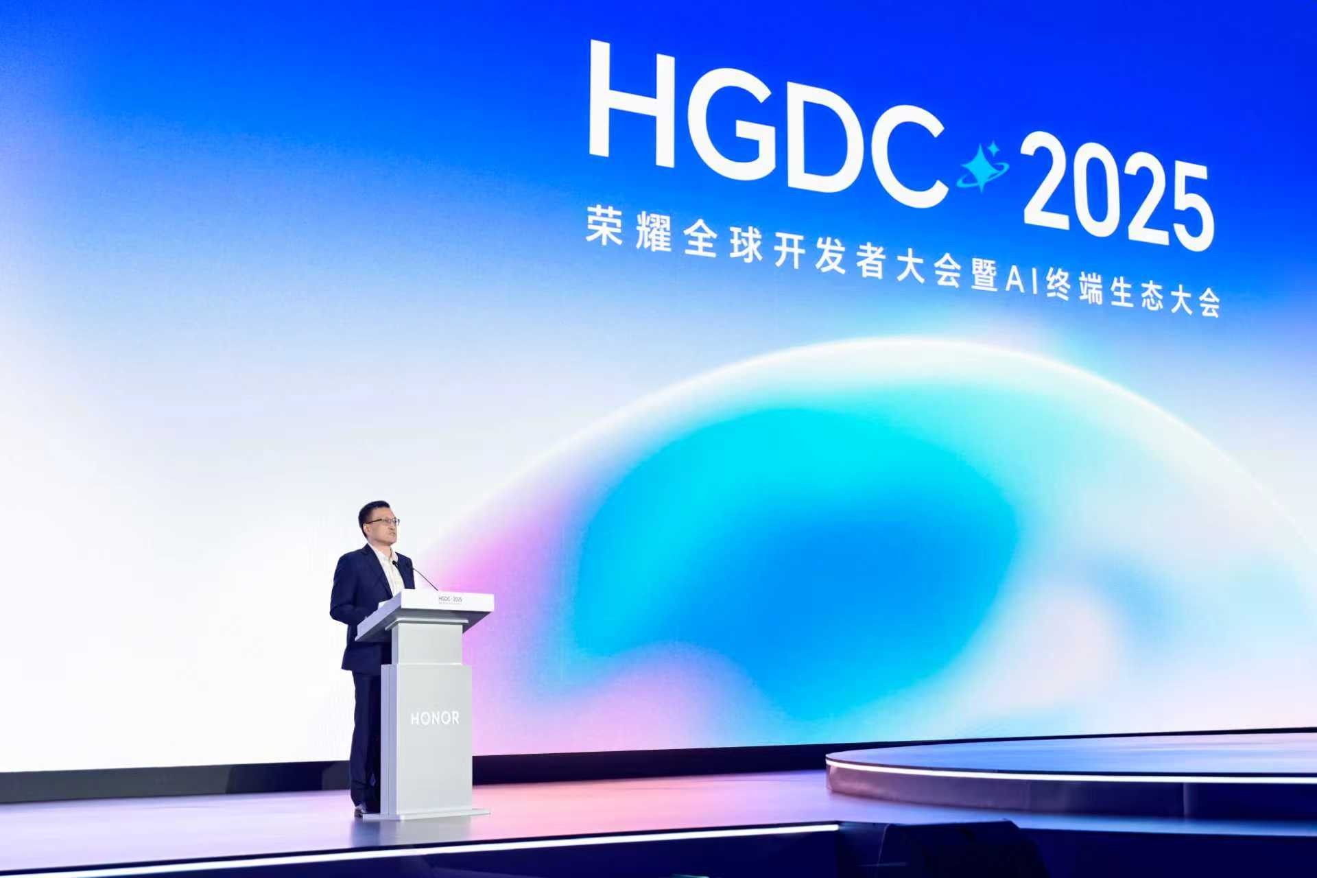 荣耀正式发布HONOR AI Connect平台:以“三重赋能”构建智能硬件新生态 荣耀正式发布HONOR AI Connect平台:以“三重赋能”构建智能硬件新生态
