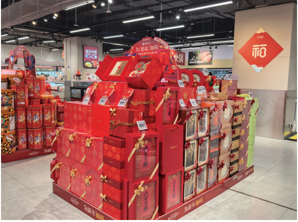 点燃香薰能“显字”许愿，毛孩子也有年夜饭——盒马年货节把年味玩出新花样