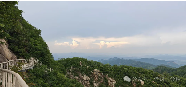 佳姐思考 | 凤凰城外凤凰山